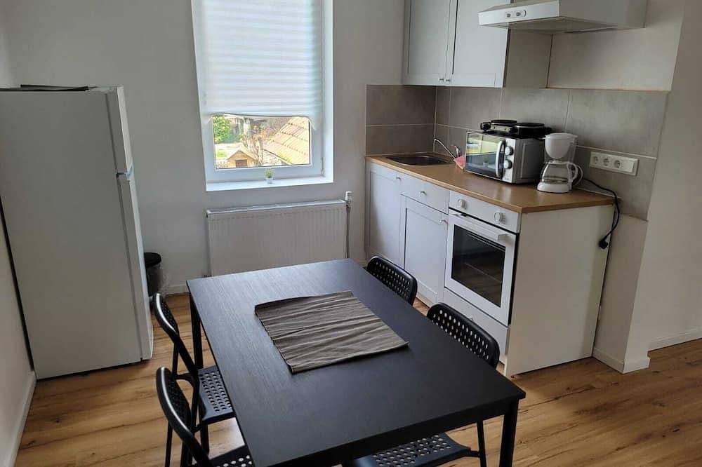 Ganze Wohnung, Best price per month, flat for 5, 30 minutes to Leipzig in Altenburg, Ostthüringen