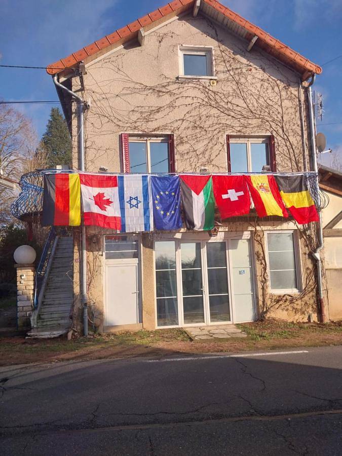 Chambre d’hôte pour 5 personnes, avec vue ainsi que jardin et piscine à Cormatin