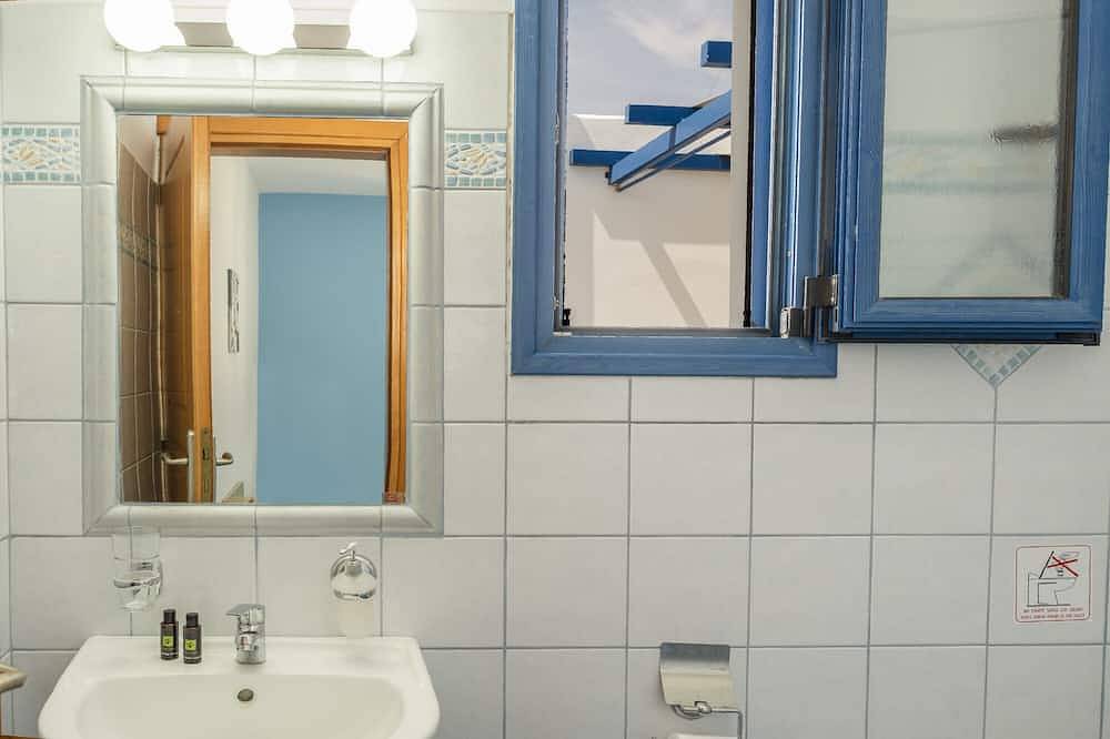 Apartamento entero, Apartamento estudio 'Studios Ninemia Serifos 4' con vistas al mar, Wi-Fi y aire acondicionado. in Livadi, Cícladas