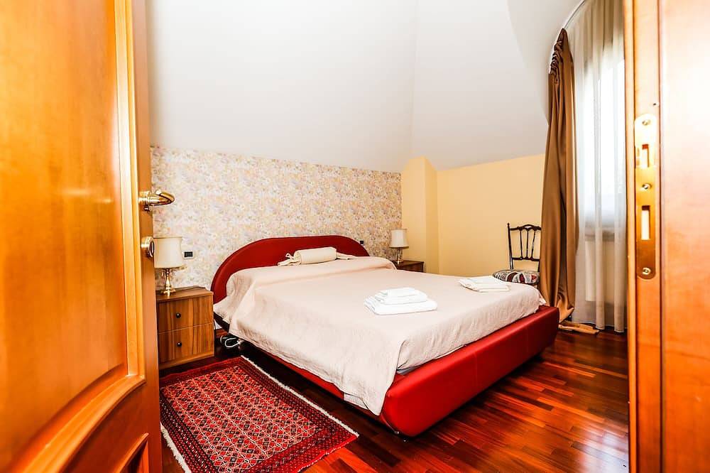 Entire apartment, Prestigious 70sqm near Milan/Rho fiera/Airport in Legnano, Milan Province