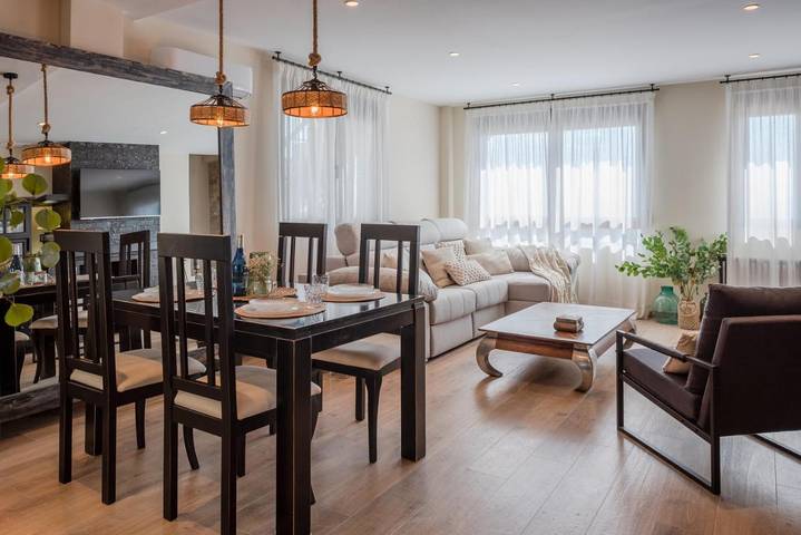 Apartamento para 14 personas, con Balcón y Terraza además de Jardín y Piscina en Alfacar
