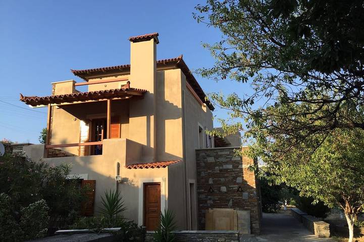 Location de vacances pour 4 personnes, avec balcon et jardin dans Andros