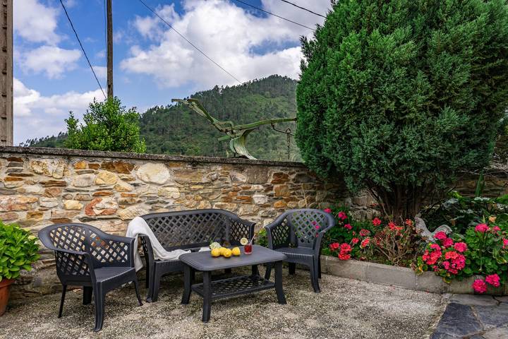Casa de vacaciones 'Maseda 2' con vistas a la montaña, terraza compartida y jardín privado in Villayón, Costa Verde