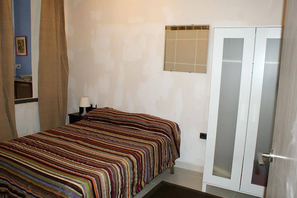 Entire apartment, Huge Family Apt With Patio: Central Barcelona in Barcelona Centre, Barcelona