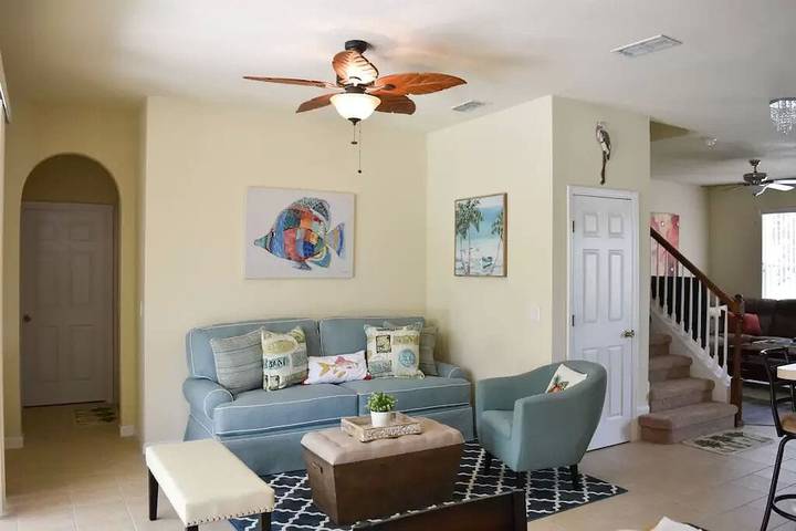 Vacation rental for 12 people, with yard and pool as well as hot tub in Poinciana