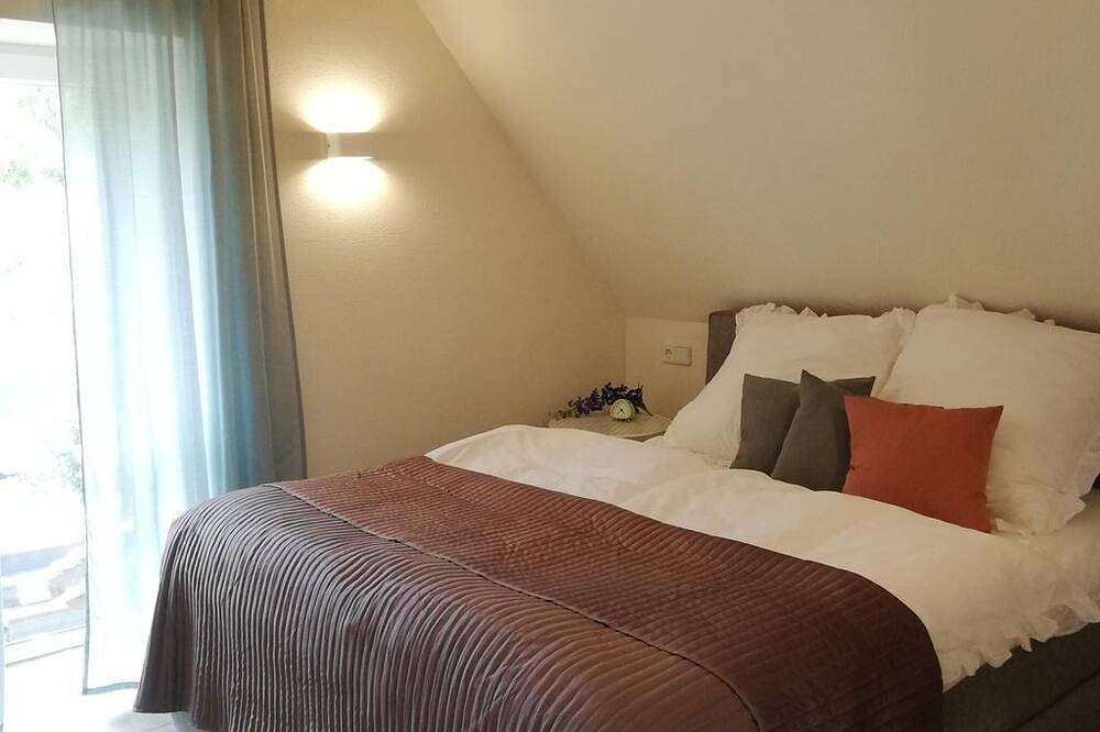 Ganze Wohnung, Ferienwohnung Carlotta - Appartement/Fewo, Bad, Wc in Freyburg (Unstrut), Saale-Unstrut