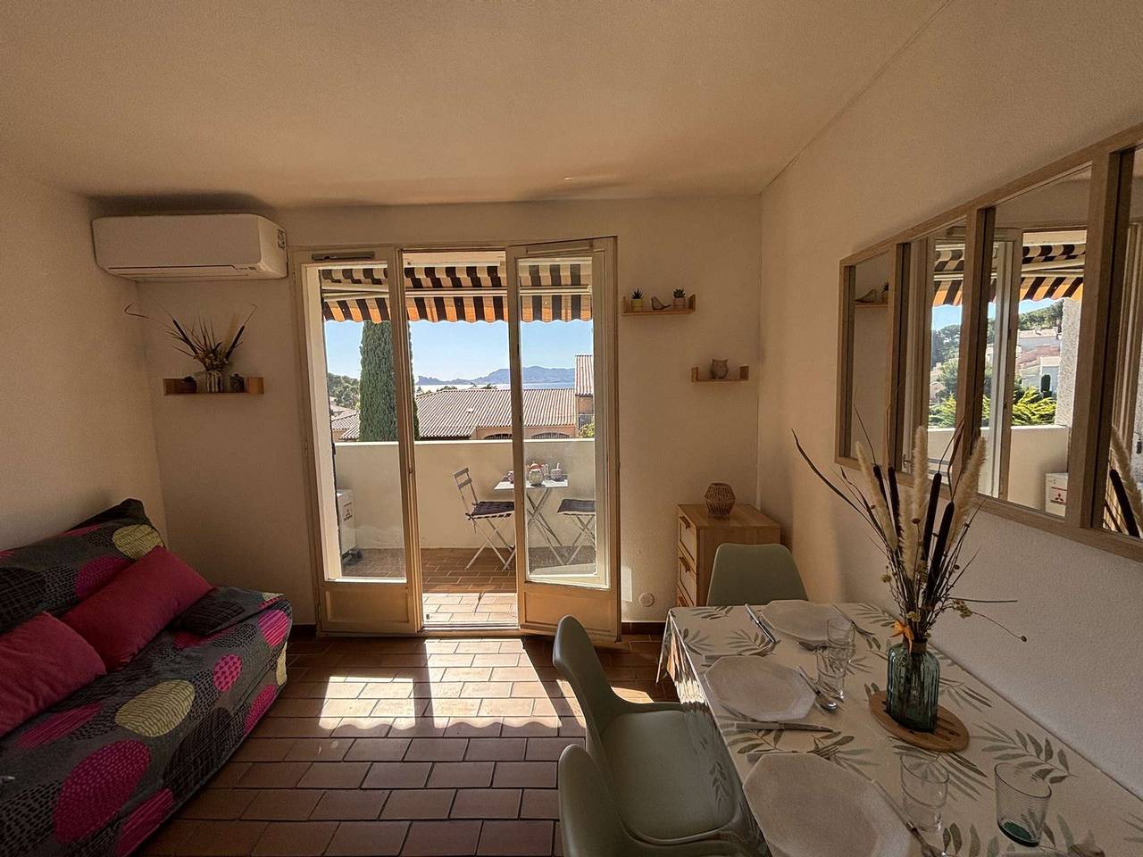 Appartement entier, Studio cabine climatisé, aperçu mer - 4 pers. in Saint-Cyr-sur-Mer, Côte méditerranéenne (France)