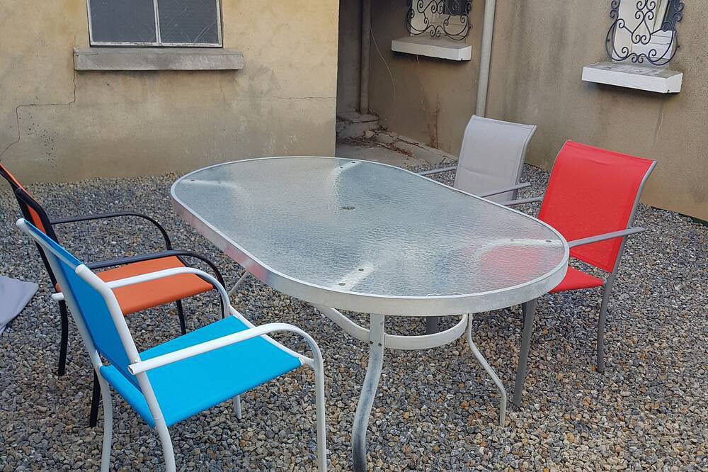 Entire apartment, Separate one-bedroom apartment with free car parking in front of the studio in Carcassonne, Carcassonne region