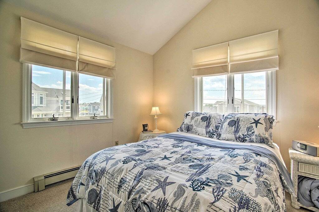 2 Decks + Beach Access: Oceanfront Getaway! in Marshfield, Massachusetts