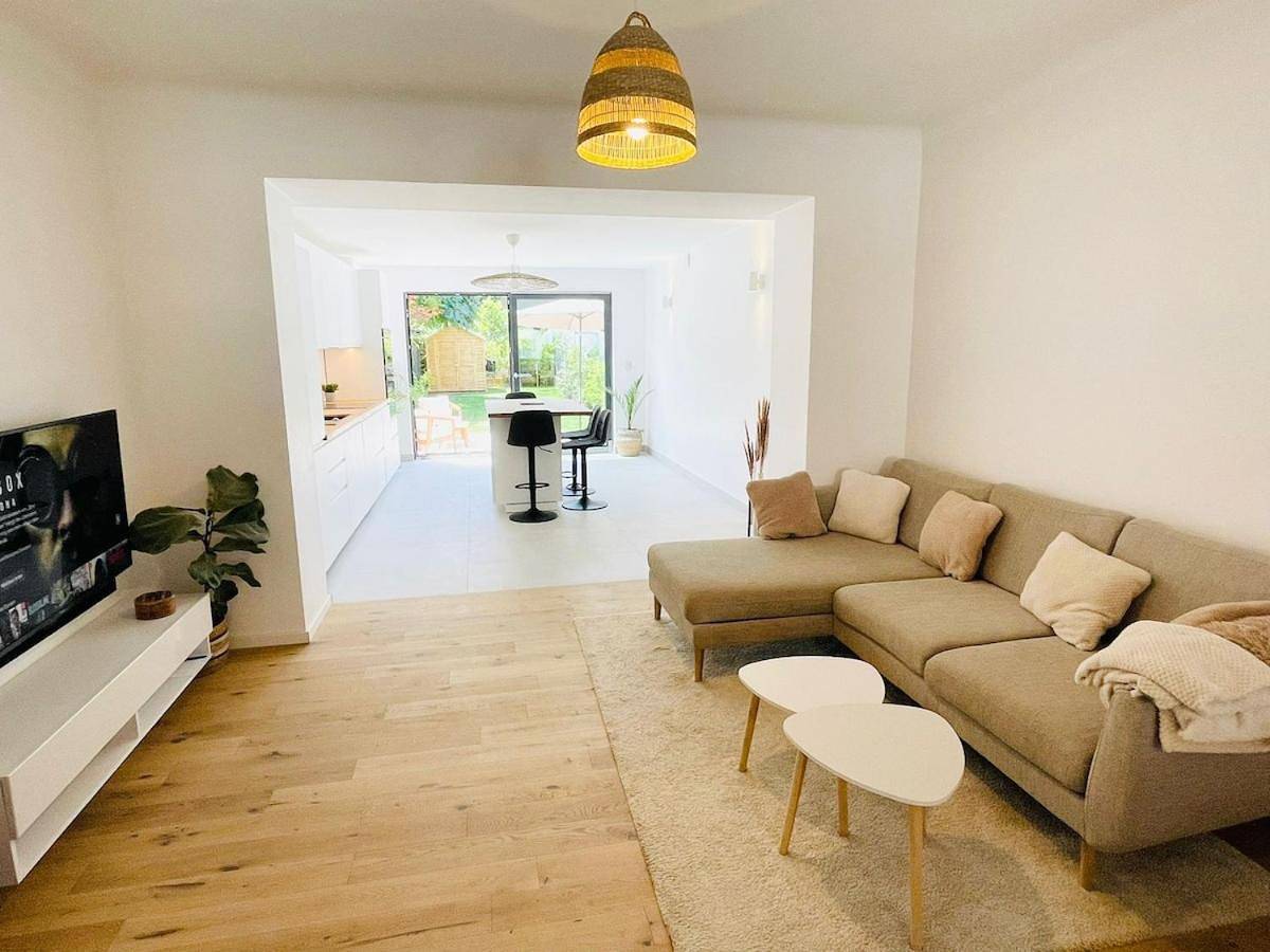 Appartement entier, Large townhouse with a private garden-Dif1 in Differdange, Luxembourg