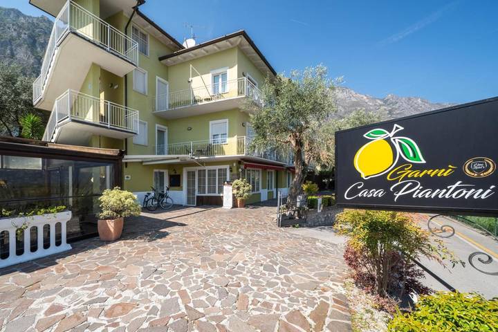 Hôtel pour 4 personnes, avec jardin ainsi que piscine et vue
