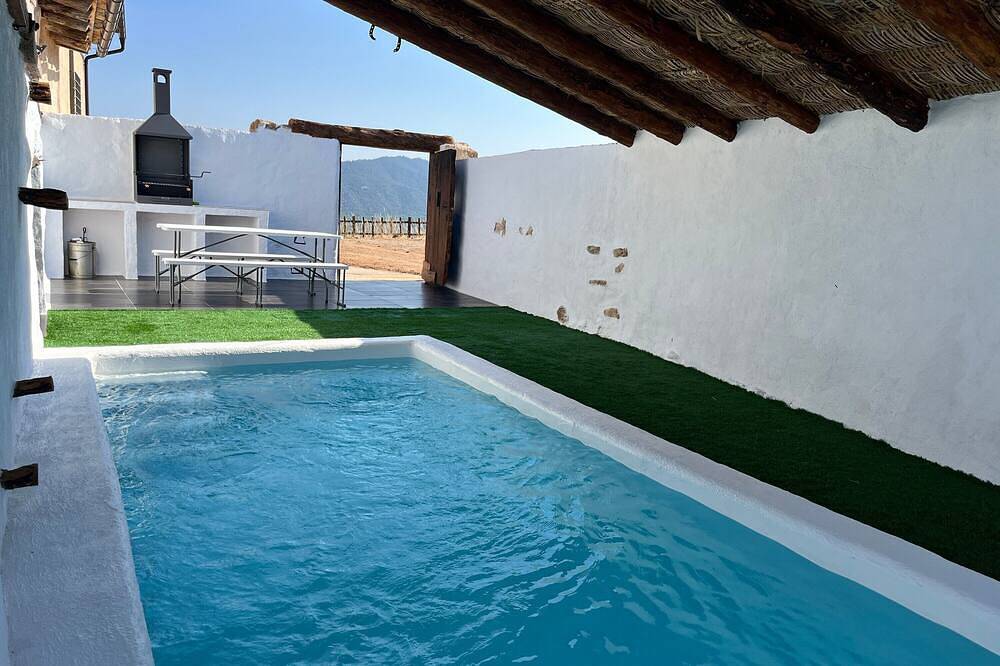 Holiday Home 'Casacastillo28' with Mountain View, Wi-Fi and Air Conditioning in Peñarroya de Tastavins, Teruel Region