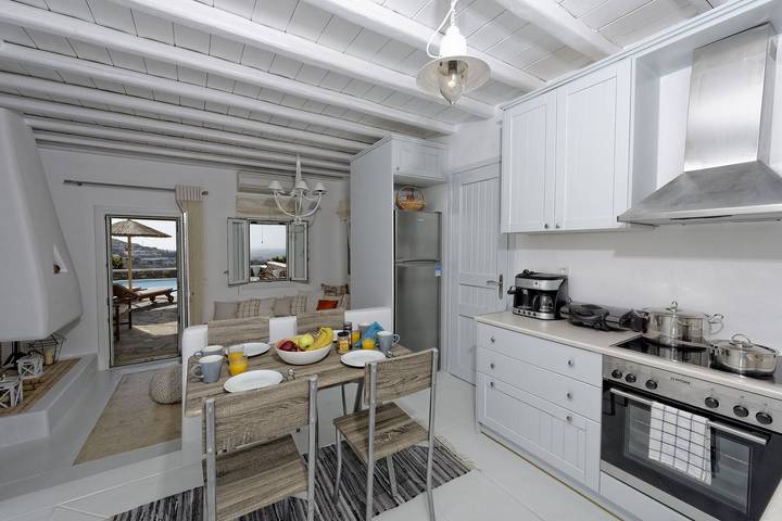 Location de vacances pour 9 personnes, avec terrasse et jardin dans Kalafatis - 4