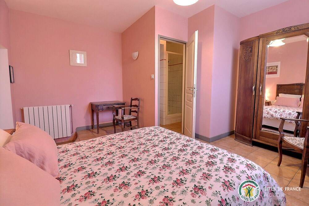 Spacious, bright gîte, ideal for large families or groups of friends. in Ruoms, Ardèche