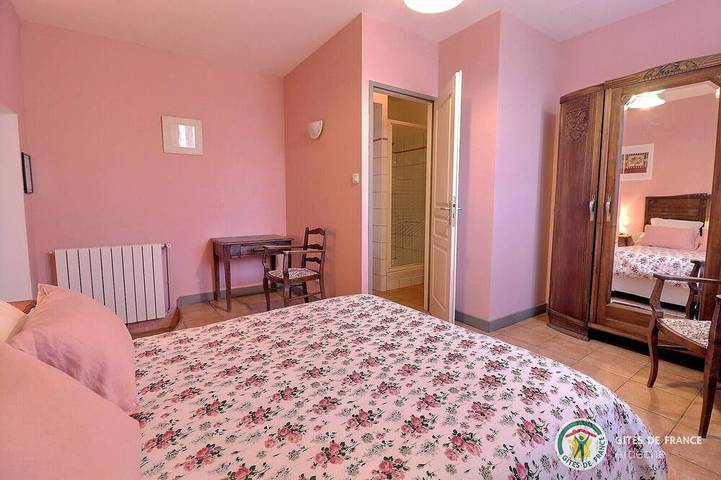 Spacious, bright gîte, ideal for large families or groups of friends. in Ruoms, Ardèche