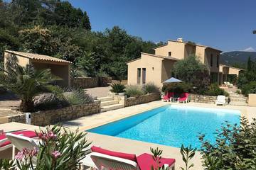 Location de vacances pour 10 personnes, avec jardin à Bargemon