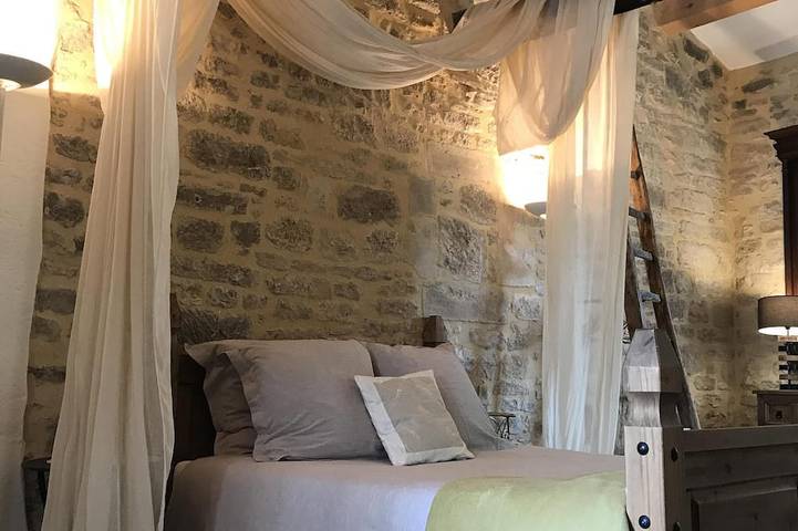Appartement entier, Appartement inspirant à Barjac avec terrasse vue sur les montagnes des Cévennes in Barjac, Région d'Alès