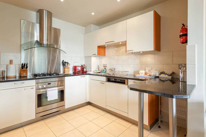 Entire apartment, Crow's Nest - Directly on Poole Quay in Poole, Poole Harbour