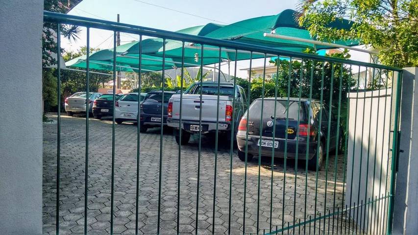 Casas e apartamentos de temporada para 4 pessoas, com jardim e vista em Bombinhas