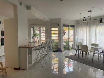Gîte pour 4 personnes, avec terrasse et piscine à Koungou