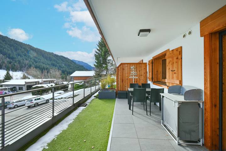 Entire apartment, Apartment 'Le Barat'ski' with Mountain View, Private Terrace and Wi-Fi in Le Grand-Bornand, Annecy region