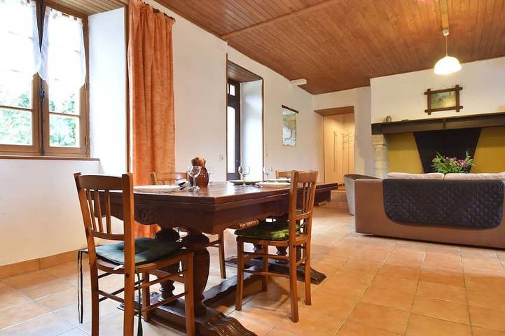 Location de vacances pour 5 personnes, avec jardin et terrasse à Allas-les-Mines