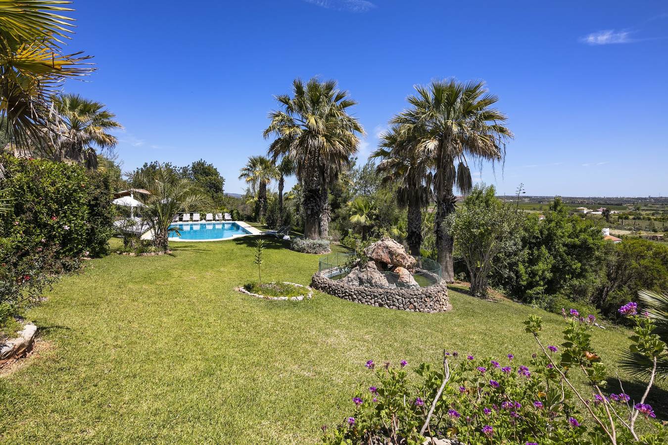 Charming Algarve Villa | Villa Quinta Luz | 9 Bedrooms | Large Pool & Snooker Table | Silves in Faro Distrikt