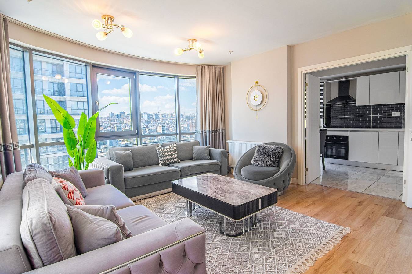 Entire apartment, Stylish cozy 3 bedr apart & balcony in Istanbul, Marmara region