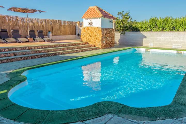 Maison de campagne pour 10 personnes, avec jardin, adapté aux familles