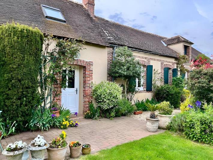 Location de vacances pour 9 personnes, avec vue et terrasse, animaux acceptés à Saint-Rémy-sur-Avre