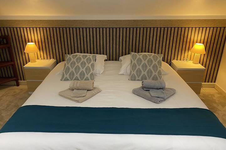 Gîte pour 2 personnes, avec piscine ainsi que balcon et jardin à Lagnieu - 2