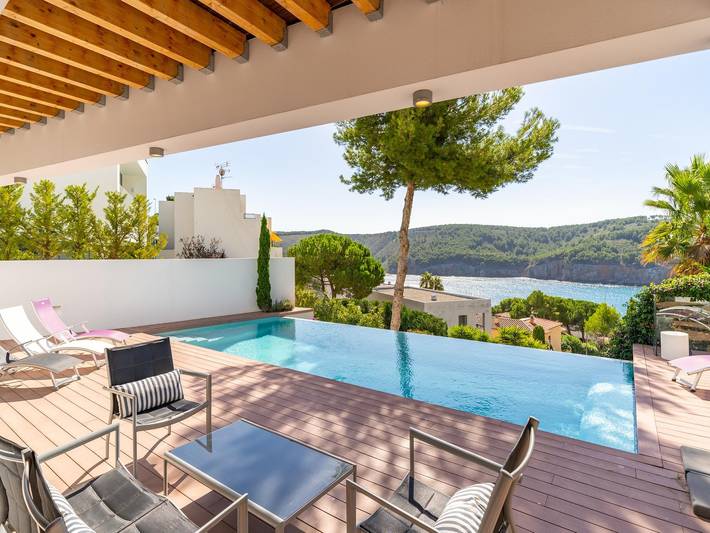 Maison de vacances pour 7 personnes, avec terrasse ainsi que piscine et jardin, animaux acceptés dans Punta Montgo