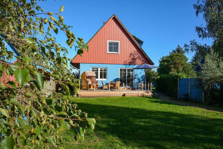 Ferienhaus für 4 Personen, mit Terrasse und Garten sowie Sauna und Seeblick