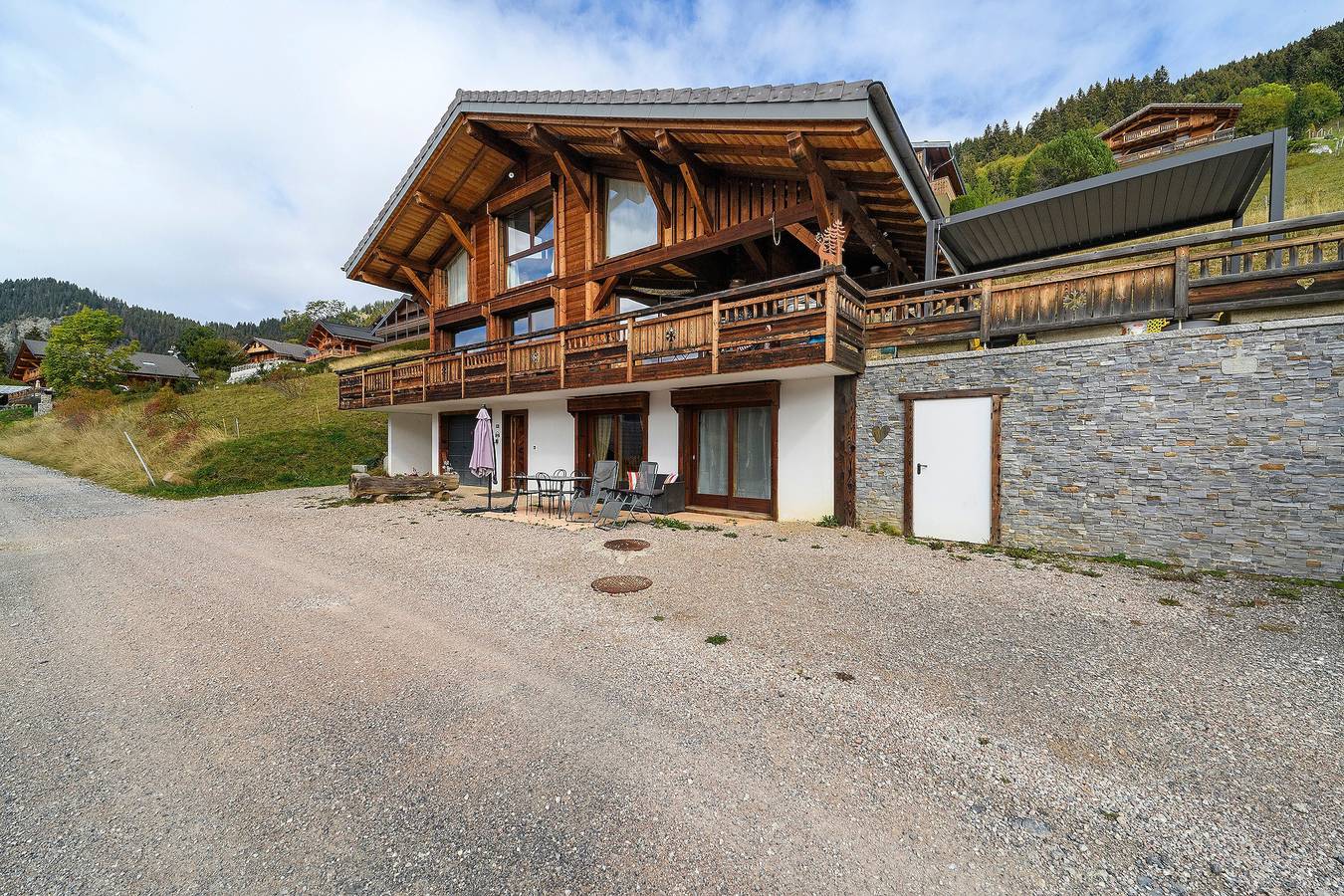 Holiday Home 'New in Detached Chalet' with Private Terrace and Wi-Fi in Châtel, Les Portes du Soleil