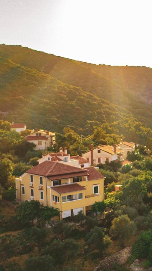 BnB für 4 Personen, mit Balkon und Garten sowie Ausblick auf Cres