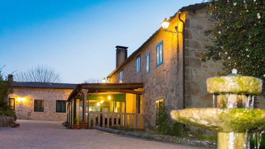 Casa rural para 22 personas, con Terraza además de Jardín y Piscina en Padrón - 2