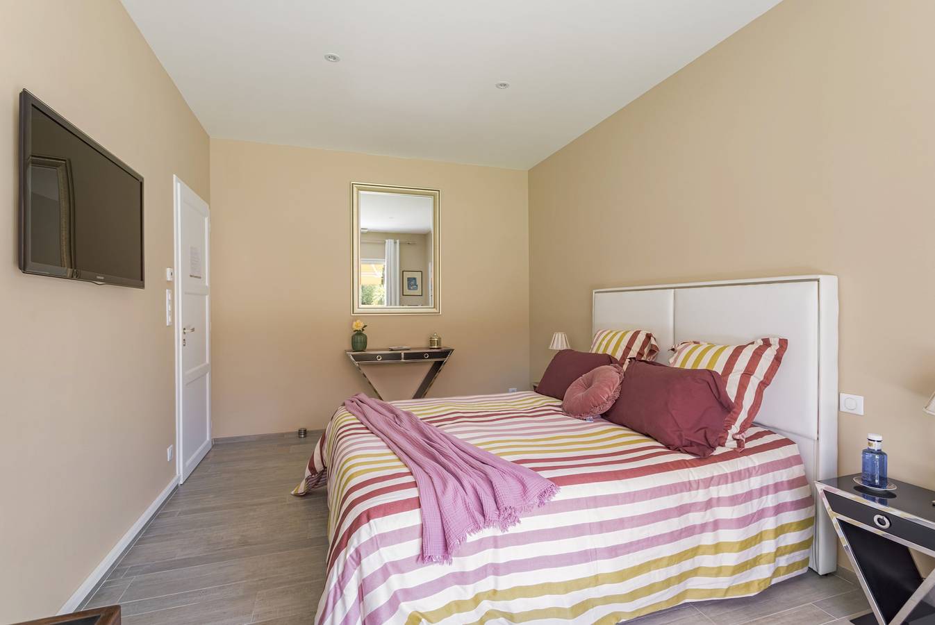 Chambre d’hôtes « Suite Madeloc » avec vue montagne, Wi-Fi et climatisation in Sorède, Côte méditerranéenne (France)
