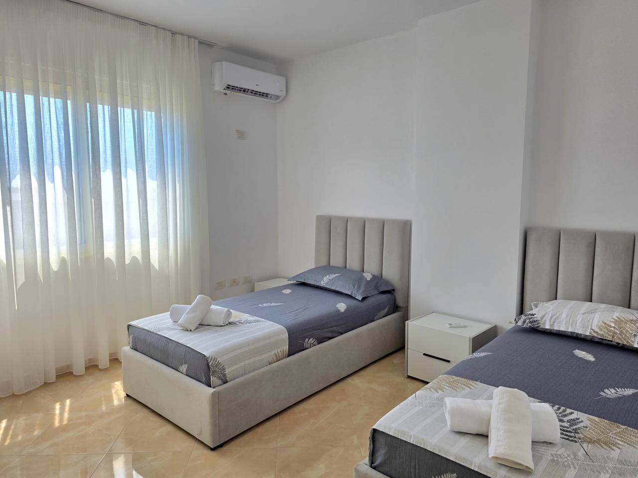 Geheel appartement, Vakantieappartement voor 5 personen met balkon in Durrës (stad), Albanië