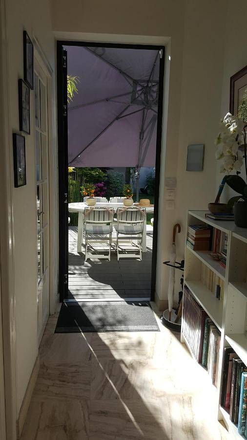 Chambre 2 Vue sur le jardin in Vélizy-Villacoublay, Yvelines