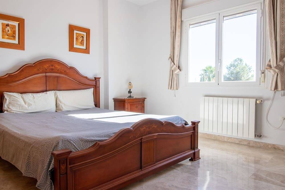 Villa Henri spacious 6P villa with private pool in Mutxamel, Costa Blanca