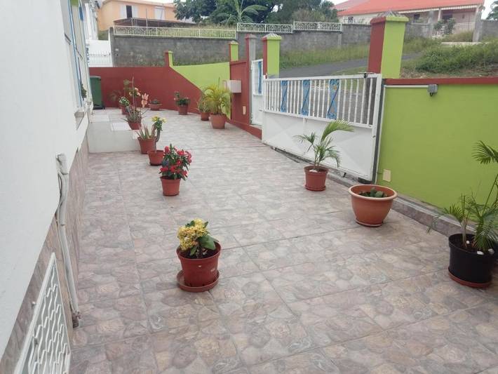 Location de vacances pour 4 personnes, avec jacuzzi et jardin à Baillif - 3