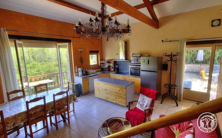 Gîte pour 13 personnes, avec balcon et jardin dans Rhône - 4