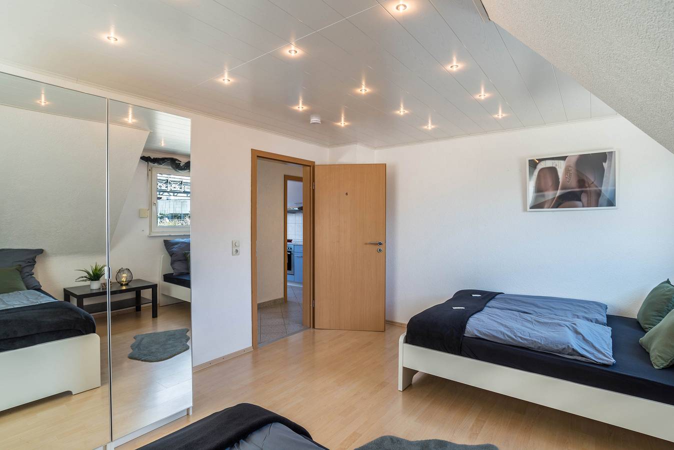 Ganze Wohnung, Ferienwohnung 'Am Hirnach' mit Gemeinschaftsterrasse, Gemeinschaftsgarten und Wlan in Sindelfingen, Landkreis Böblingen