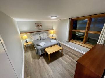 Cabin Rentals And Lodges for 14 Guests in Kawartha Lakes, Picture 3