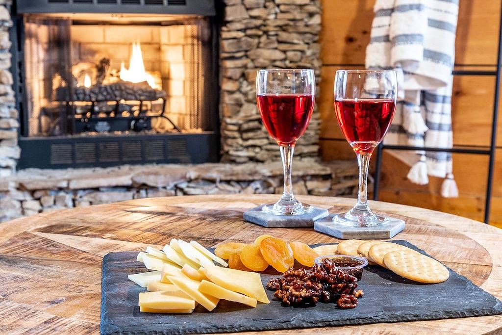 Unwind in Nature: Arcade Adventure & Hot Tub in Tuckaleechee, Blount County