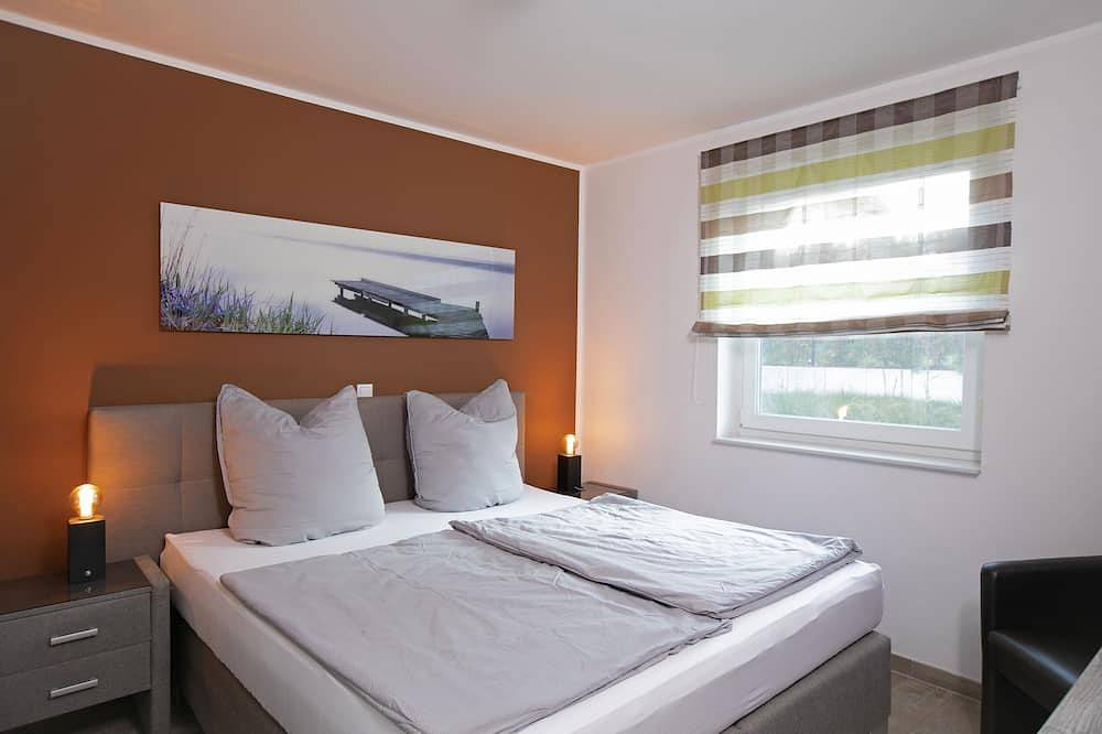 Villa Paradiso, Außen Whirlpool und Sauna zur alleinigen Nutzung, 100m zum See in Göhren-Lebbin, Fleesensee