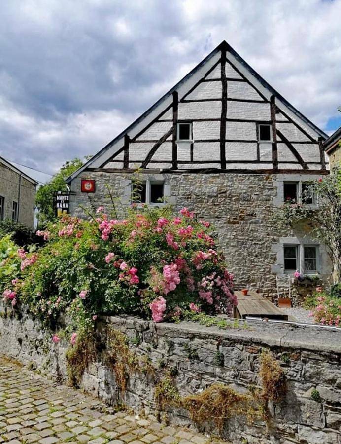 Gîte pour 2 personnes, avec Terrasse ainsi que Jardin et Vue à Wéris