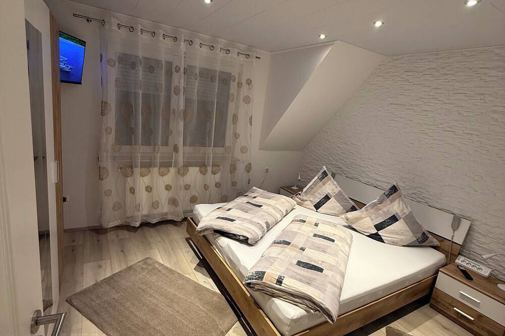 Ganze Wohnung, Gemütliche 2 X Zimmer, Küche Bad Wohnung in der Karl Marx Siedlung in Worms 1.Og in Worms, Kurpfalz