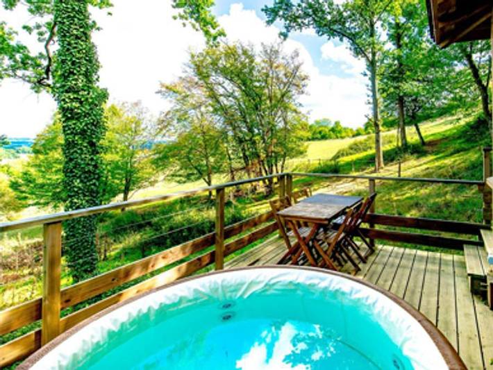 Domaine d'Escapa - Hébergement 1/6 personnes - Cabane et jacuzzi privatif in Estipouy, Gers