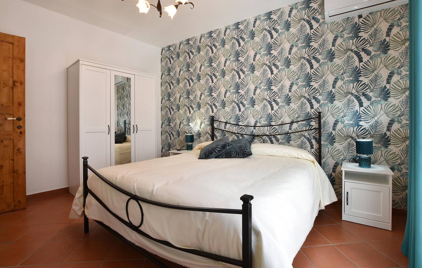 Entire holiday apartment, Sea View Apartment with Pool, Terrace & Parking in Santa Venerina in Santa Venerina, Mount Etna
